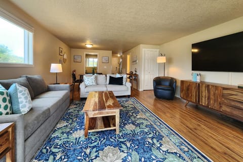 Nye Beach! Walk to Restaurants & Shop! The Beach House in Newport