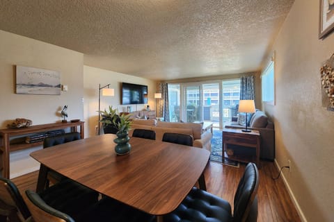 Nye Beach! Walk to Restaurants & Shop! The Beach House in Newport