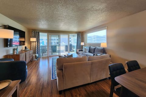 Nye Beach! Walk to Restaurants & Shop! The Beach House in Newport