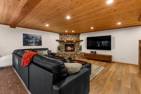 TV and multimedia, Seating area, Evening entertainment