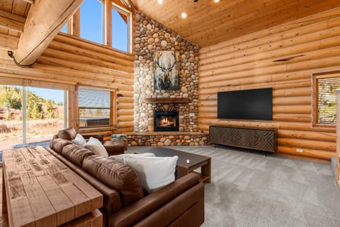 TV and multimedia, Living room, Seating area, Evening entertainment