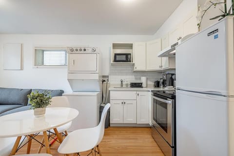 Private Guest Suite with Kitchen House in Vancouver