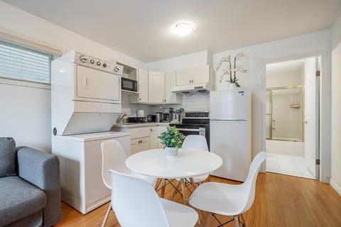 Private Guest Suite with Kitchen House in Vancouver
