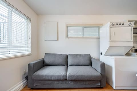 Private Guest Suite with Kitchen House in Vancouver