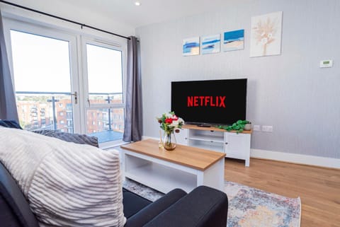 Communal lounge/ TV room, TV and multimedia, Balcony/Terrace, Living room, Seating area, Evening entertainment, internet
