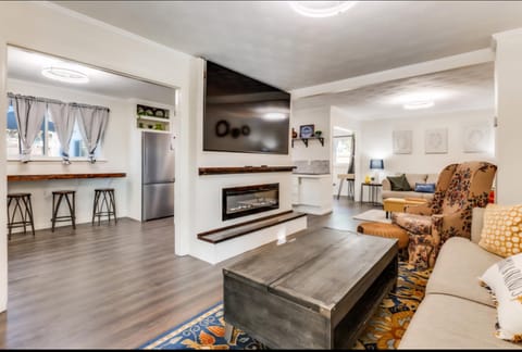 Communal lounge/ TV room, TV and multimedia, Living room