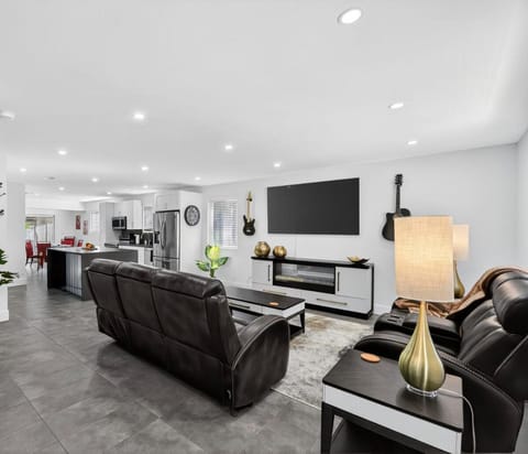 Communal lounge/ TV room, Living room, Seating area