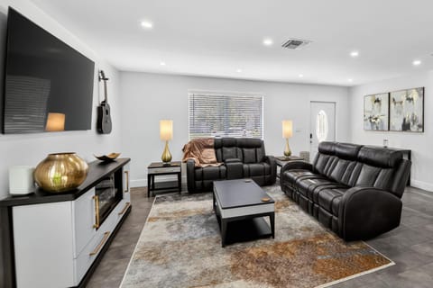 TV and multimedia, Living room, Seating area