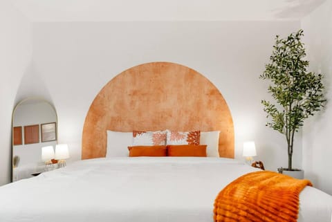 Dream GetAway PoolHotTubGamesPet Friendly House in Carrollton