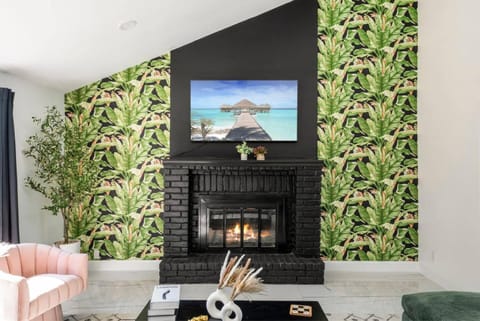 Dream GetAway PoolHotTubGamesPet Friendly House in Carrollton