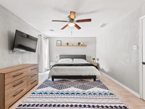 Casa Chilluxe 4BR Ping Pong House in Bedford