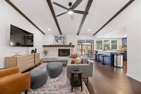 Palm Springs Pool & Game Room! House in The Colony