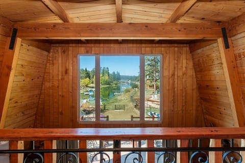 Vintage Lakeview Retreat - Lakefront House in Big Bear