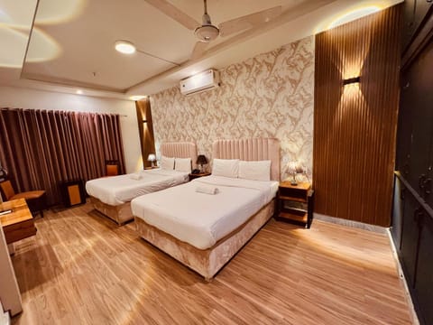 Bed, Photo of the whole room, Bedroom, air conditioner
