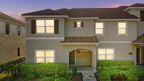 Gorgeous 5Bd w Pool & Lazy River at Storey Lake 4989 House in Kissimmee