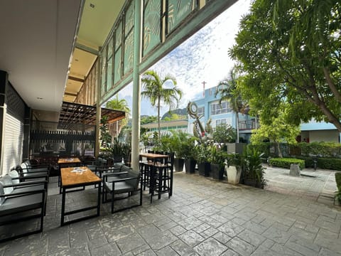 Property building, Seating area