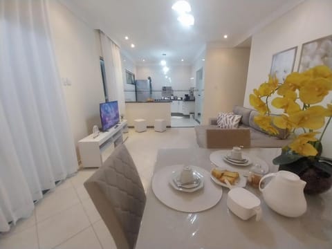 Communal lounge/ TV room, TV and multimedia, Kitchen or kitchenette, Living room, Dining area