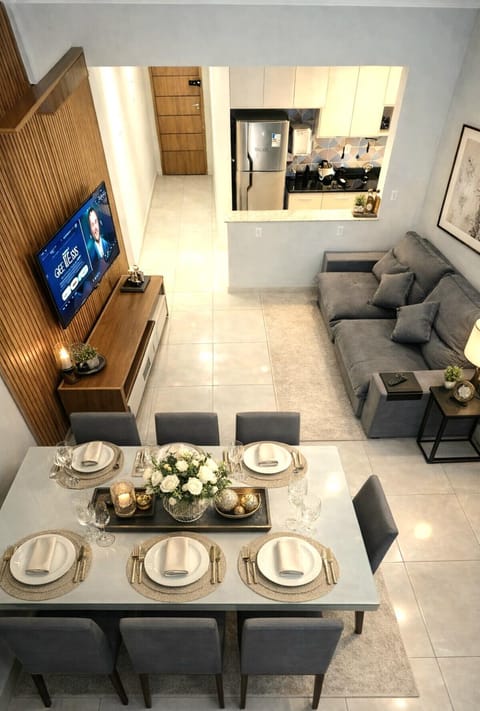 Communal lounge/ TV room, TV and multimedia, Kitchen or kitchenette, Living room, Food and drinks, Seating area, Dining area, Evening entertainment, Food