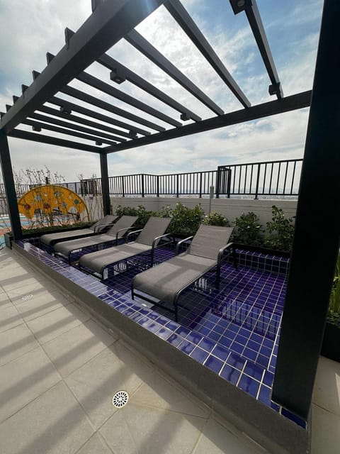 View (from property/room), Balcony/Terrace, Seating area, sunbed