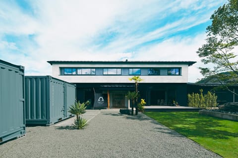 Facade/entrance, Bird's eye view
