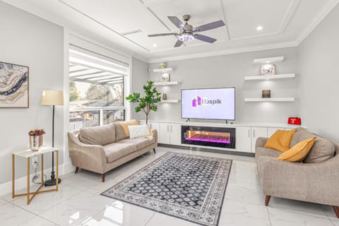 TV and multimedia, Living room, Seating area