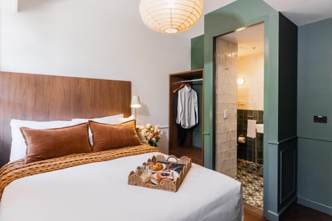 Shower, Toilet, Bed, Bathroom, Photo of the whole room, Bedroom, flat iron, furniture, wardrobe