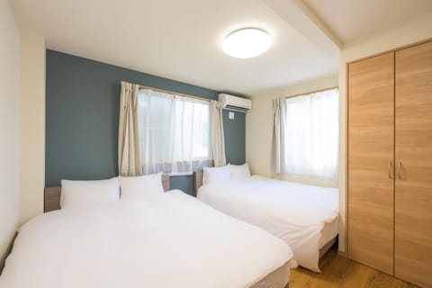 Bed, Photo of the whole room, Bedroom, internet, wardrobe, air conditioner