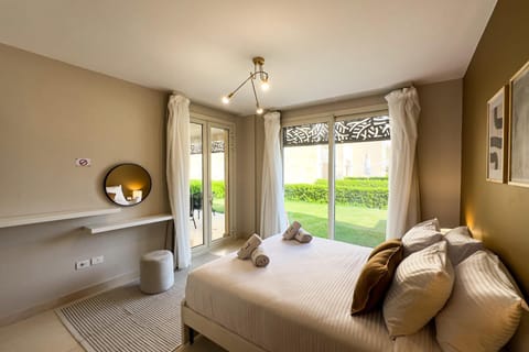 Bed, Seating area, Bedroom, Garden view, towels