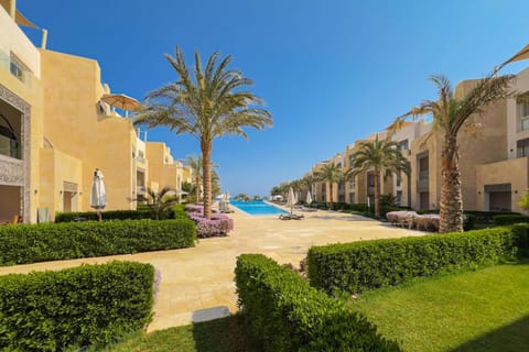 Property building, Natural landscape, Garden, Pool view, Swimming pool, sunbed