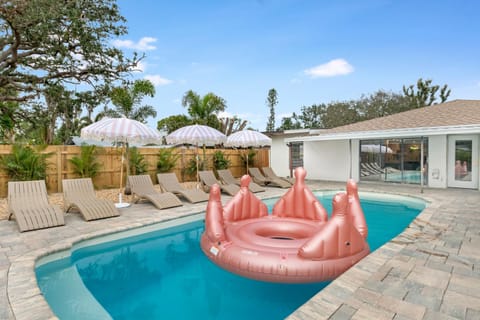 Lux 6br5ba, Htd Pool, Hot Tub, Game Rm Sleeps 22 House in Bradenton