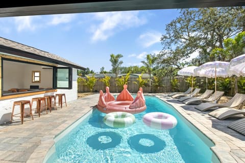 Lux 6br5ba, Htd Pool, Hot Tub, Game Rm Sleeps 22 House in Bradenton