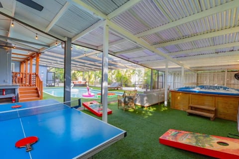 Massive 6 Br8ba All Suites, Pool Hot Tub Peloton House in Bradenton