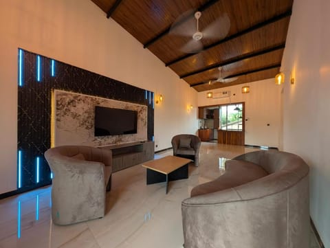 Communal lounge/ TV room