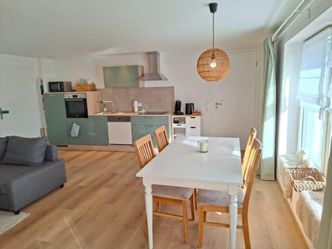 Kitchen or kitchenette, Living room, Seating area, Dining area, dishwasher, oven
