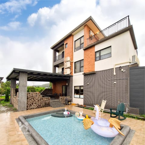 Property building, Swimming pool
