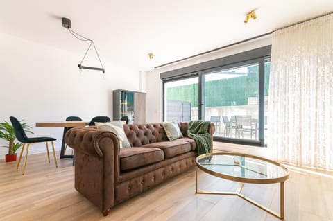 Balcony/Terrace, Living room, Decorative detail, Seating area