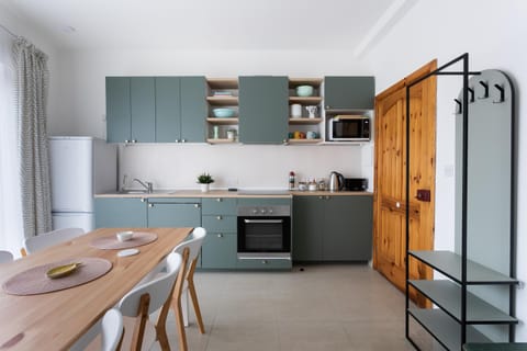 Kitchen or kitchenette, Dining area, dishwasher, oven, stove, toaster