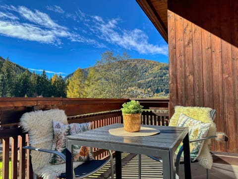 View (from property/room), Balcony/Terrace, Mountain view
