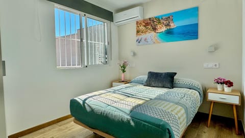 Bed, TV and multimedia, Photo of the whole room, Bedroom, wardrobe