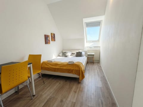 Property building, Bed, Seating area, Bedroom
