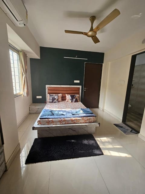 Bed, Photo of the whole room, Bedroom, air conditioner