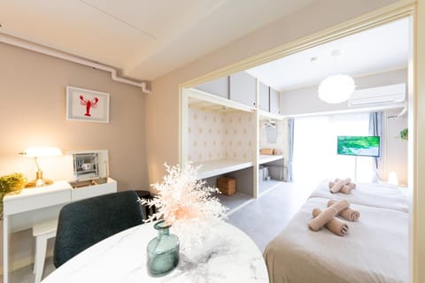 Bed, TV and multimedia, Photo of the whole room, Bedroom, towels