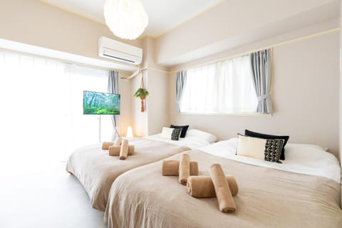 Bed, TV and multimedia, Photo of the whole room, Bedroom, air conditioner