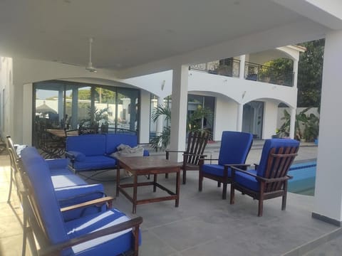 Lounge or bar, Pool view