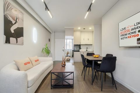 Kitchen or kitchenette, Seating area, Dining area