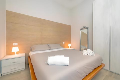 Bed, Photo of the whole room, Bedroom, towels, wardrobe