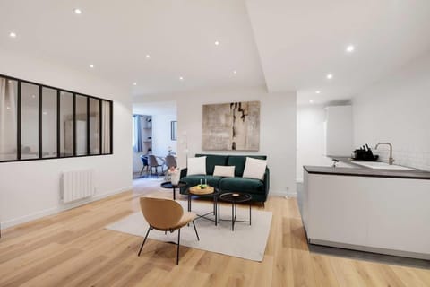 Kitchen or kitchenette, Seating area