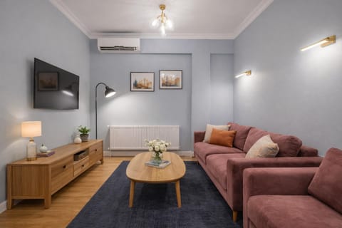 TV and multimedia, Living room, Seating area, air conditioner