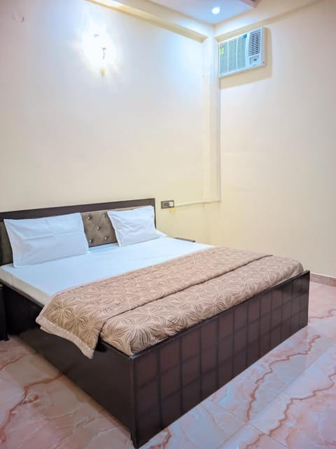 Bed, Photo of the whole room, Bedroom, air conditioner