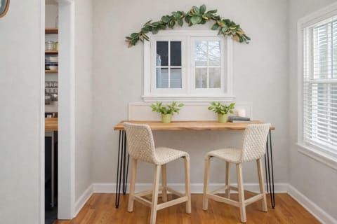 The White Castle - King Bed plus Office House in Appleton